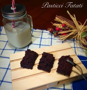 brownies al cioccolato fondente e cioccolato ai lamponi