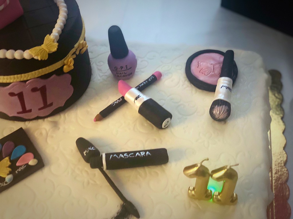 dettagli make up cake