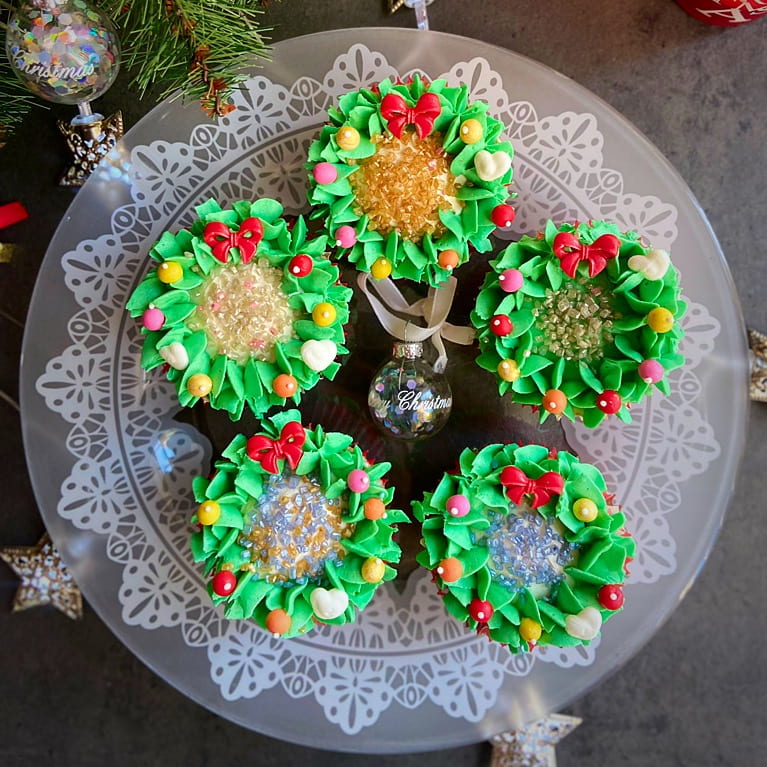 cupcakes natalizi con ghirlanda decorata