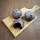 muffin al cioccolato e peperoncino non dairy. 2 muffins interi e uno morsicato