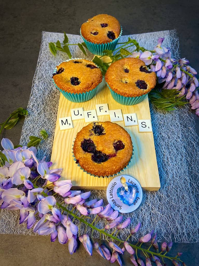 muffins ai mirtilli foto decorata con glicine
