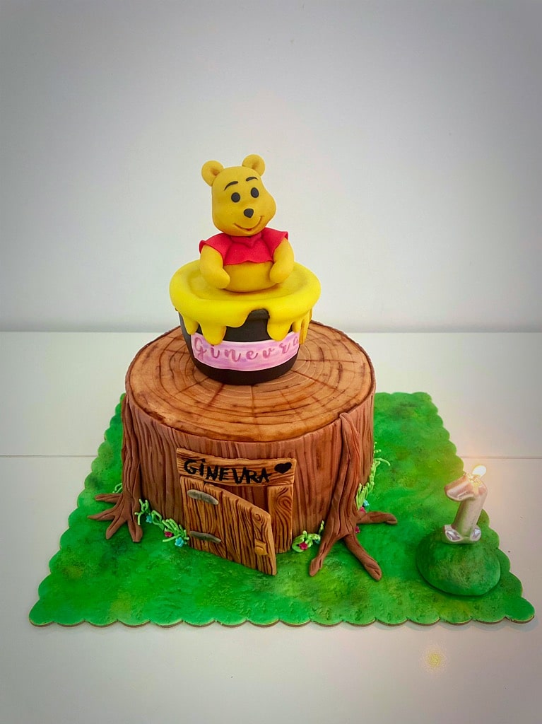 Winnie the Pooh sulla sua casetta nel tronco